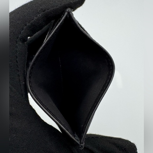 Men’s Wallet Bundle | Gucci, Burberry, Louis Vuitton and Tumi | Good Condition - Picture 7 of 13